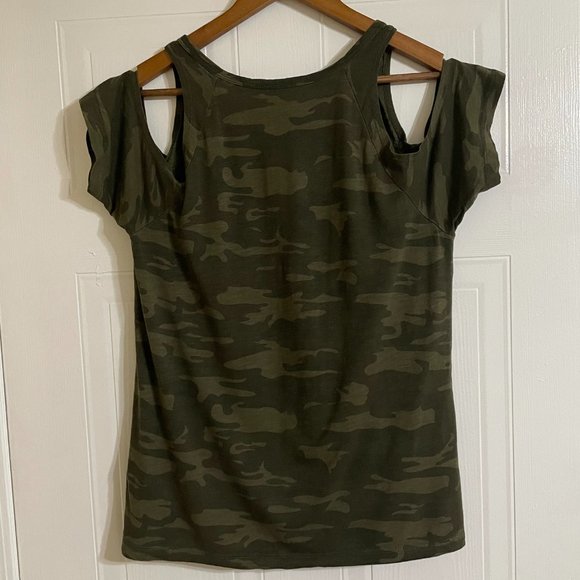 Sanctuary Military Camo Open Shoulder Shirt - Picture 2 of 4